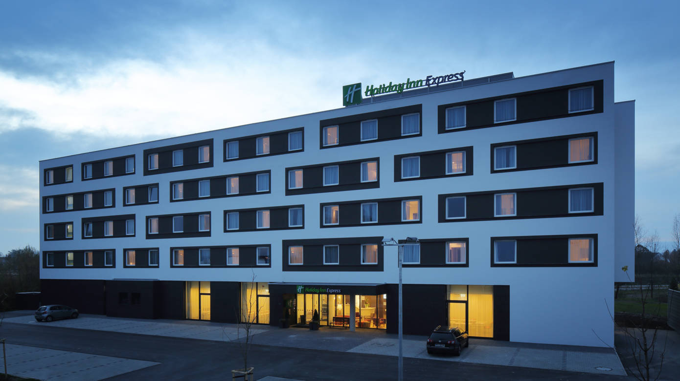 Holiday Inn Friedrichshafen Nachtaufnahme
