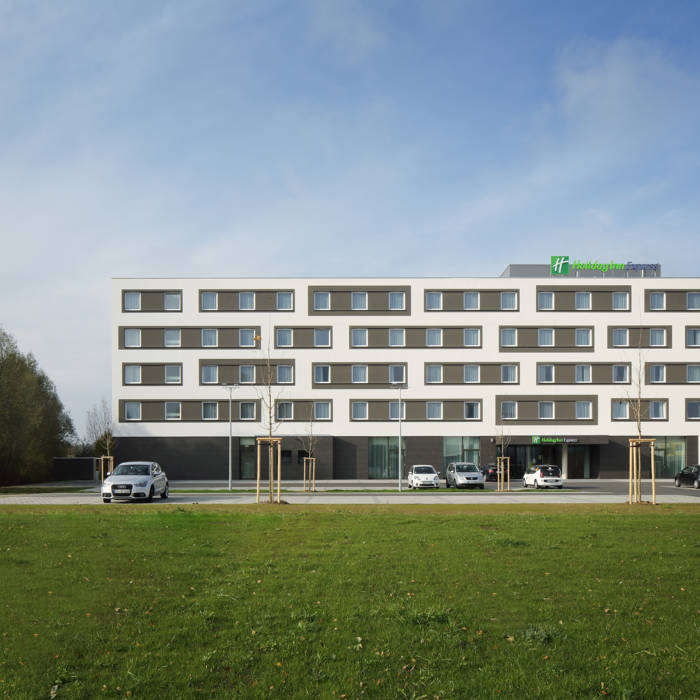 Holiday Inn Friedrichshafen außen