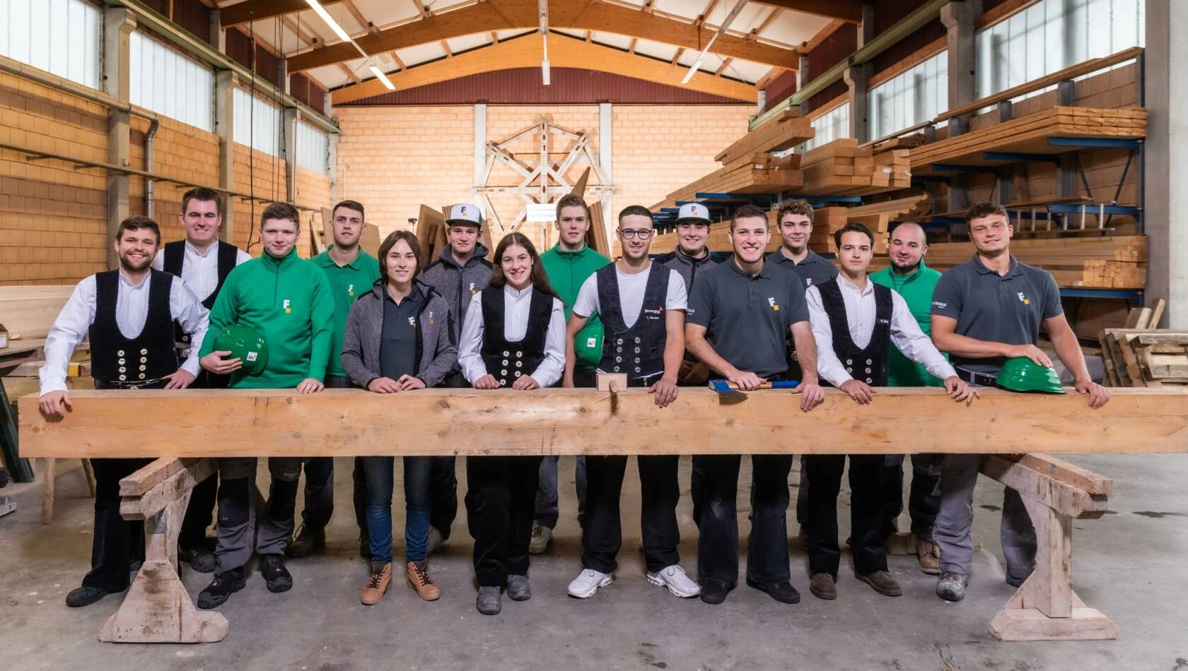 948 00063 Azubis Gruppenbilder 22102022 Web